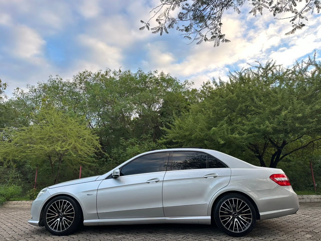 MERCEDES BENZ E CLASS thumbnail 7